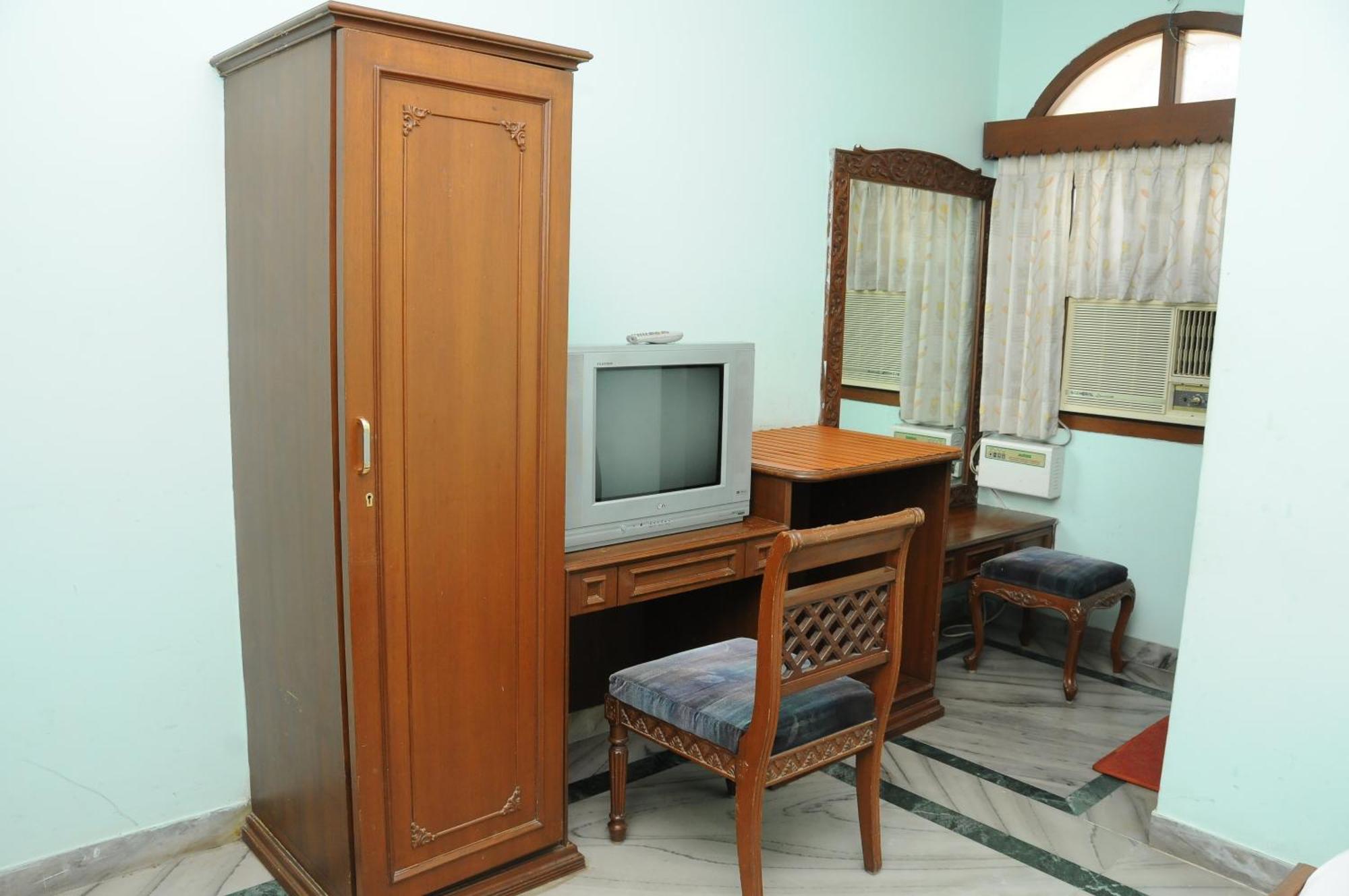 Lloyds Serviced Apartments,krishna Street,t Nagar Guest house Chennai